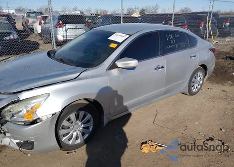 2015 Nissan Altima 2.5 S z USA, uszkodzony, nr VIN 1N4AL3AP4FN401545